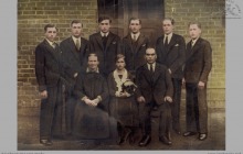  1932 - Rodzina Dronszczyków z Boguszowic. Wszyscy synowie byli pracownikami naszej kopalni - (foto ze zbiorów L.Waleczek)