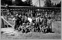1974 - 1) Pracownicy KWK "Jankowice" oddelegowani do budowy nowego ośrodka wypoczynkowego w Kątach Rybackich - (foto dostarczone przez L. Adamczyka)