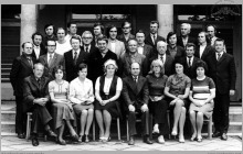 1974 - Grono nauczycielskie Zasadniczej Szkoły Górniczej przy KWK "Jankowice" w Boguszowicach w roku szkolnym 1974/75 – (foto ze zbiorów R. Paprotnego)