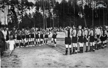 Drużyna KS Szyby Jankowice w Boguszowicach przed meczem w Godowie -1934