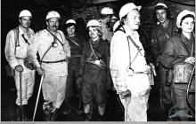 Lata 70-te ub. - Delegacja zwiedzająca dół kopalni "Jankowice" – (foto ze zbiorów D. Kurczaka)
