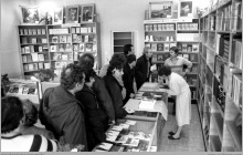Lata 80-te ub. wieku - 1) Otwarcie księgarni przy szybie VI - (ze zbiorów kopalni/fot. Zenon Keller)