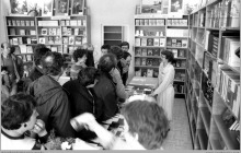 Lata 80-te ub. wieku - 2) Otwarcie księgarni przy szybie VI - (ze zbiorów kopalni/fot. Zenon Keller)