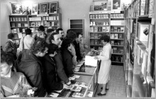 Lata 80-te ub. wieku - 4) Otwarcie księgarni przy szybie VI - (ze zbiorów kopalni/fot. Zenon Keller)
