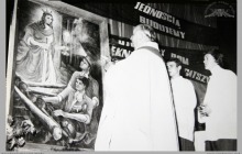 1980 - 3) Poświęcenie obrazu św. Barbary na cechowni szybu VI przez ks. Edwarda Tobolę, proboszcza parafii Boguszowice – (foto ze zbiorów kopalni)